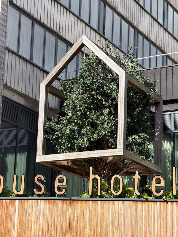Afternoon dining and sightseeing documented across Manchester landmarks
