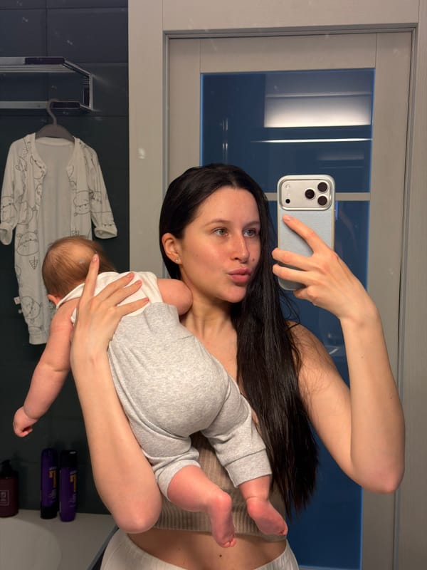 Woman photographed with infant in Khimki residence bathroom