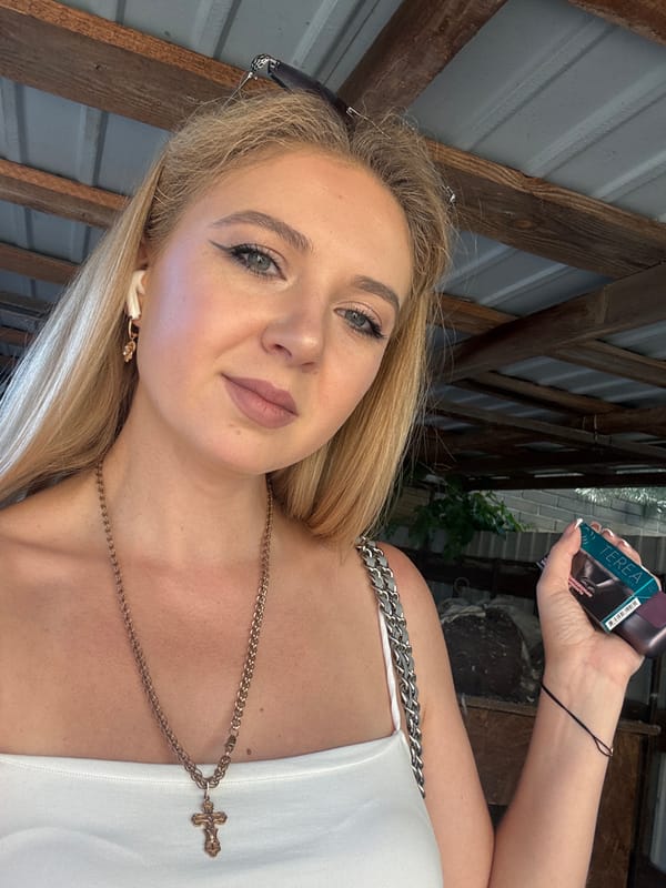 25 selfies, one look, lots of angles