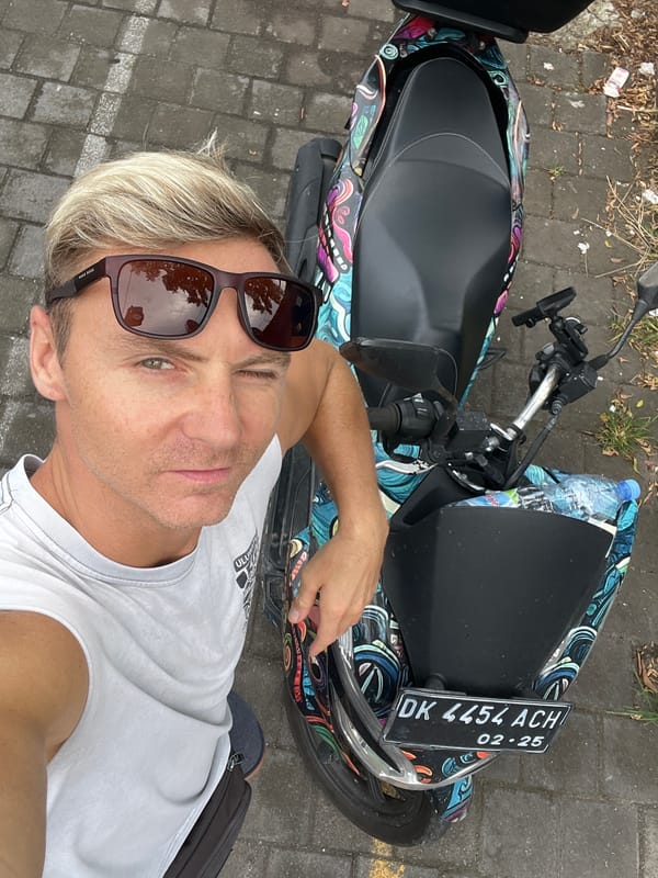 Tourist documents brief exploration of Celuk, Indonesia via selfies