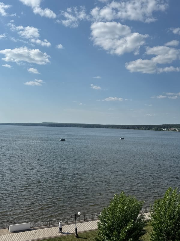 Spring morning leisure activities documented around Votkinsk Reservoir, Russia