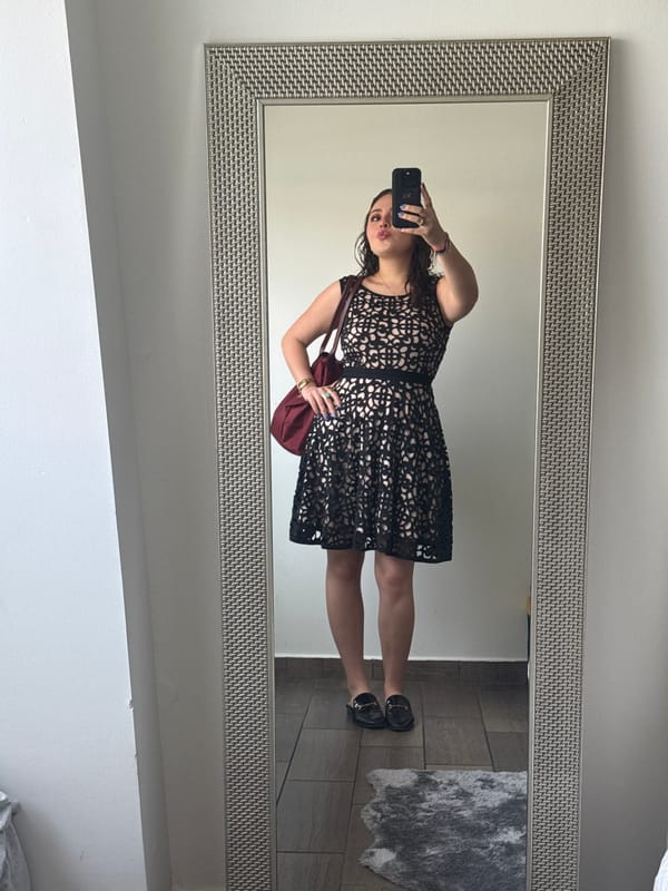 Woman documents beauty routine and selfies in Mexico City