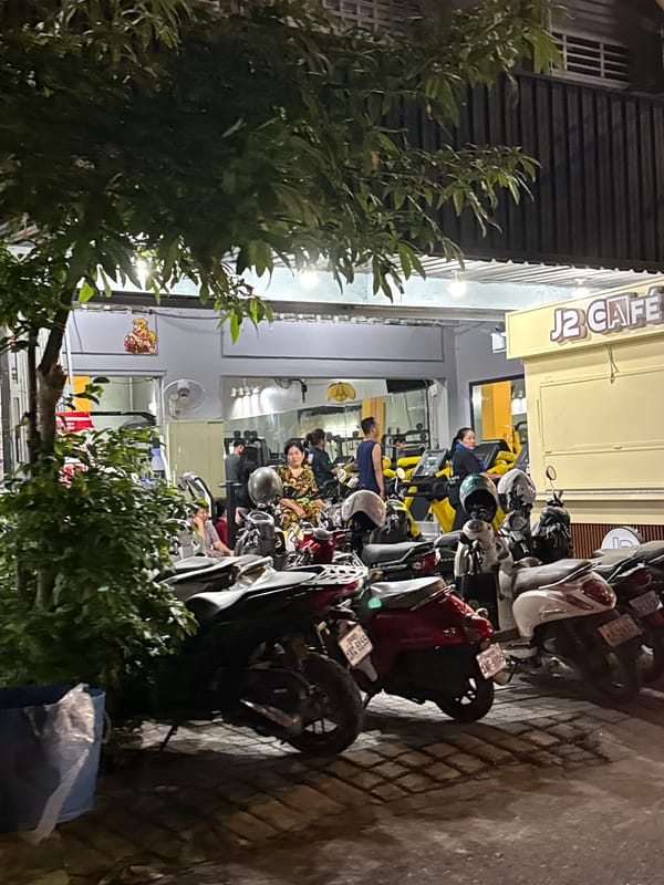 Busy night in Khan Boeng Keng Kang: food, fuel, and street life