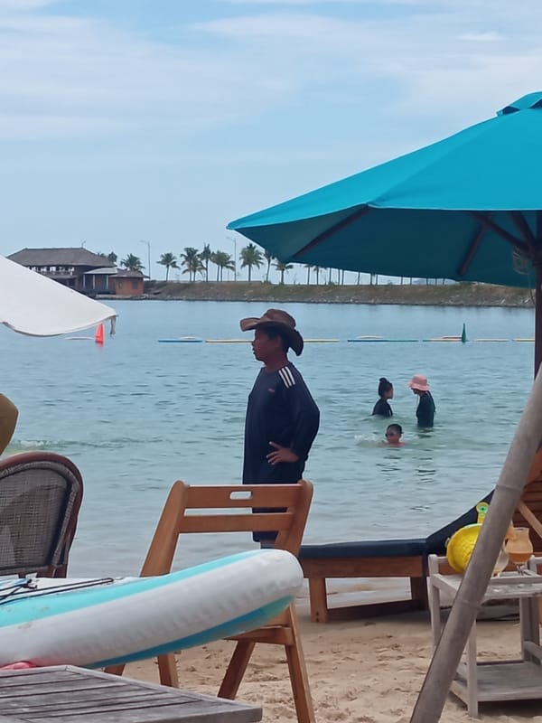 Quiet afternoon at a Nha Trang beach club