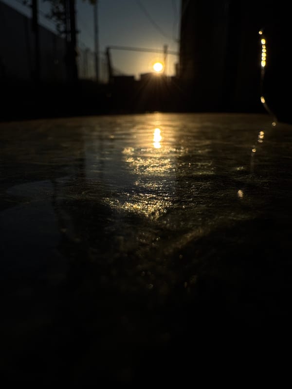 Dusk textures and fading light in Tbilisi