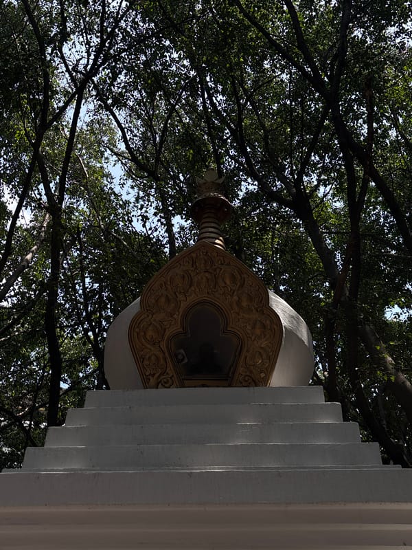 Ornate gold-detailed column documented in Cuernavaca, Mexico
