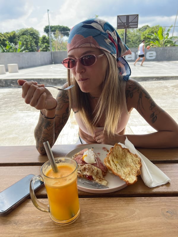 Breakfast and basketball on a quiet morning in Mengwi