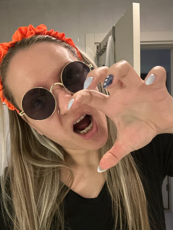 Woman documents morning routine across Istanbul neighborhoods