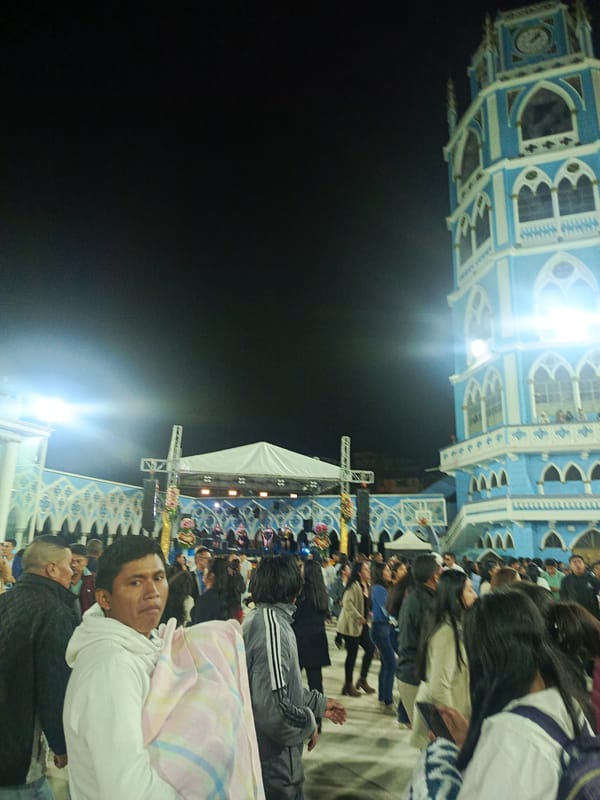 Nighttime gathering at El Cisne sanctuary draws crowds