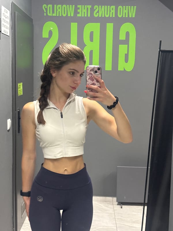 Woman takes gym selfies in Varna fitness facility