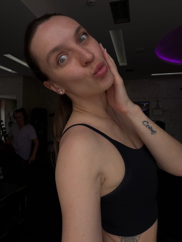 Morning life documented in Budva: salons, streets, bookstores