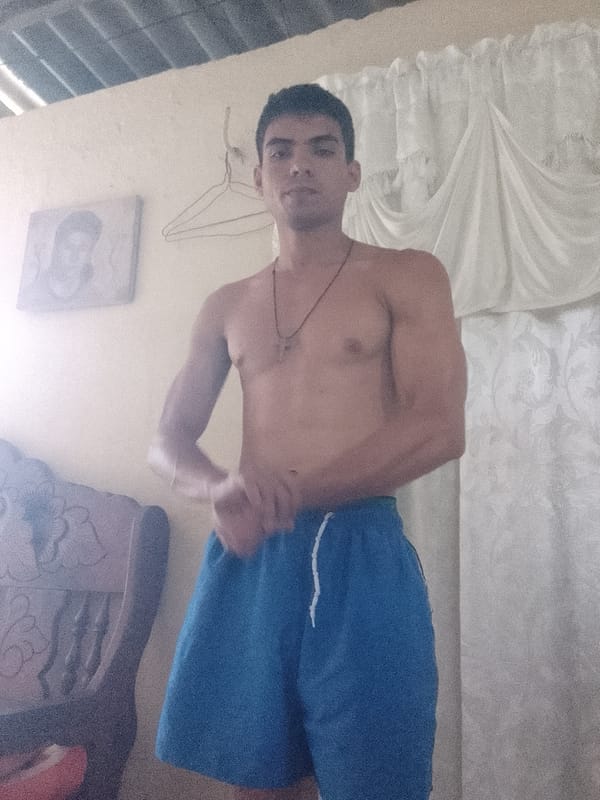 Man photographed flexing indoors in Venezuelan residence