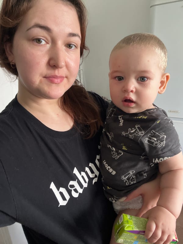Morning domestic moments captured in Chelyabinsk home