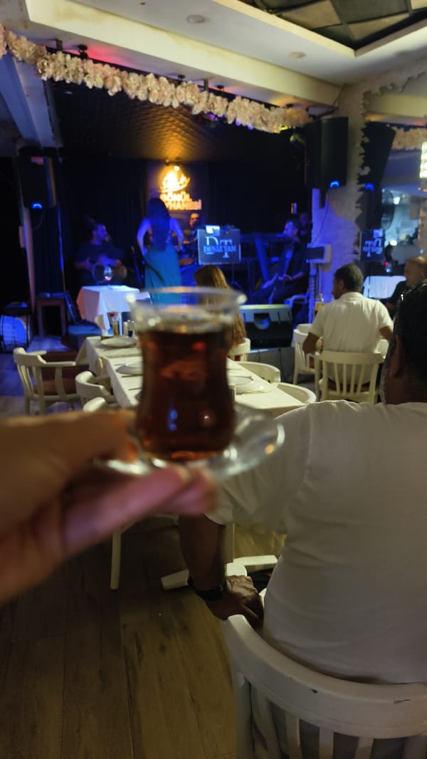 Live music and tea at a Kuşadası café
