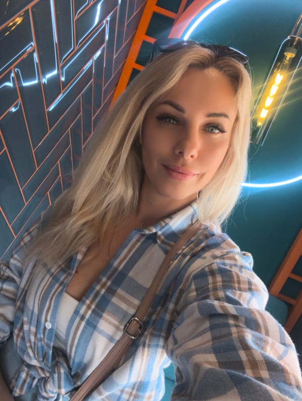 Woman takes selfie, pizza photographed in Sevastopol cafe