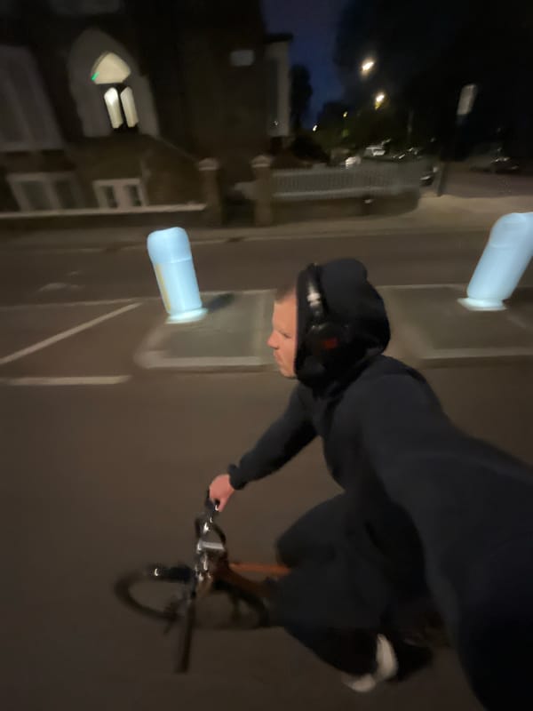 Cyclist spotted on London street during evening hours