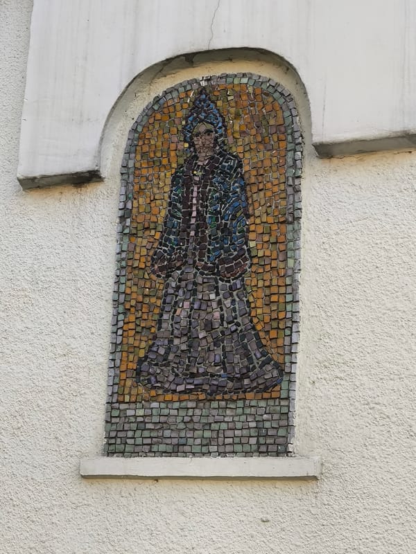 Woman's mosaic portrait spotted on building with Russian text