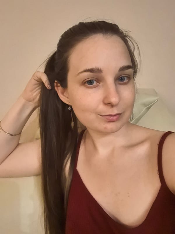 Woman takes selfies, children play indoors in Moscow residence