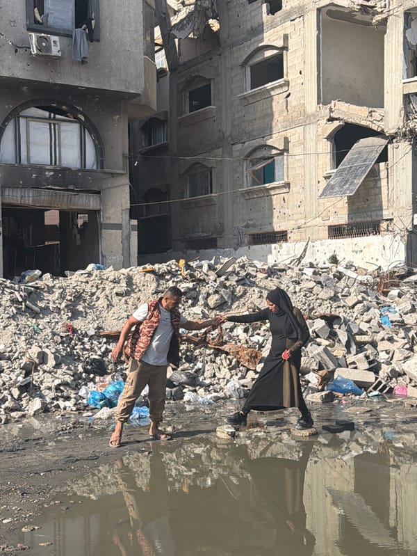 Daily life persists amid destruction in Gaza, makeshift markets emerge