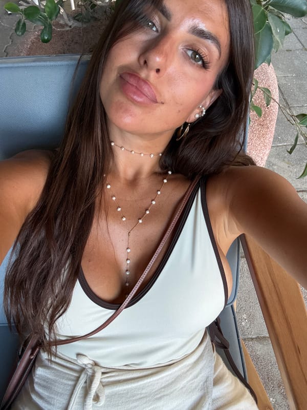 Casual afternoon selfies at a Fethiye café