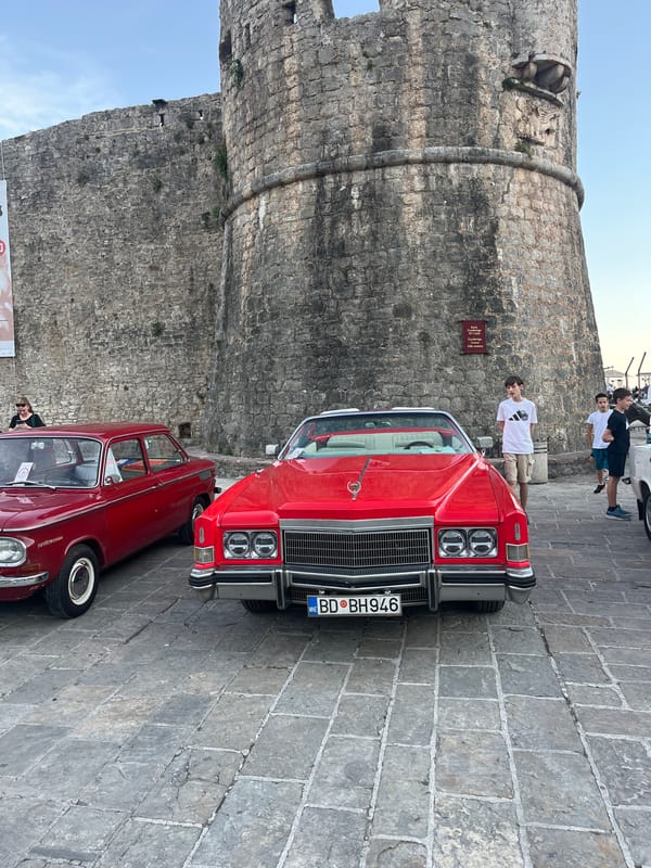 Vintage car gathering observed in Budva's historic district
