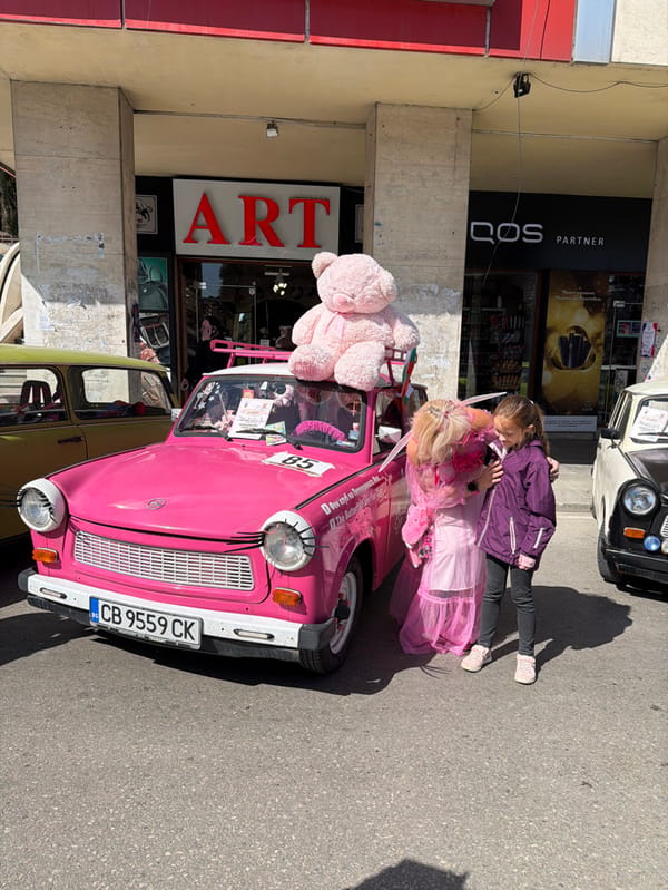 Vintage Trabant car show draws crowds in Veliko Tarnovo