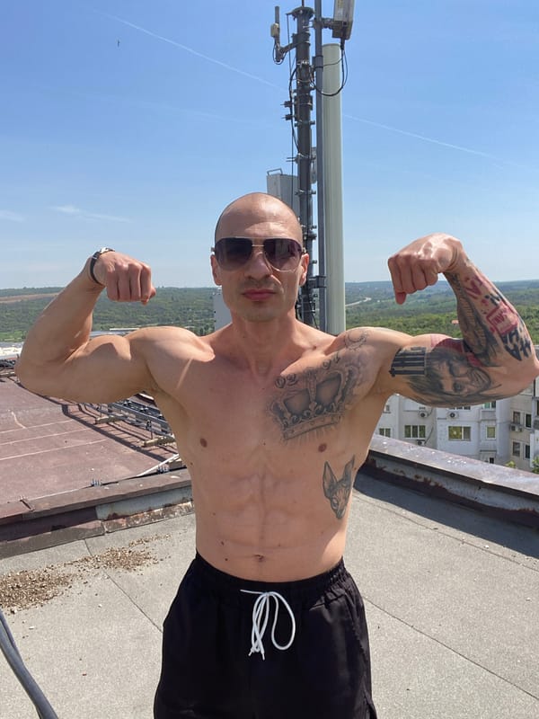 Tattooed man spotted exercising on Pleven rooftop