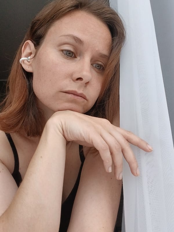 Casual indoor selfie session in a Yekaterinburg home