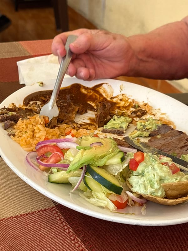 Evening dining captured at restaurant in San Bernardino Tlaxcalancingo