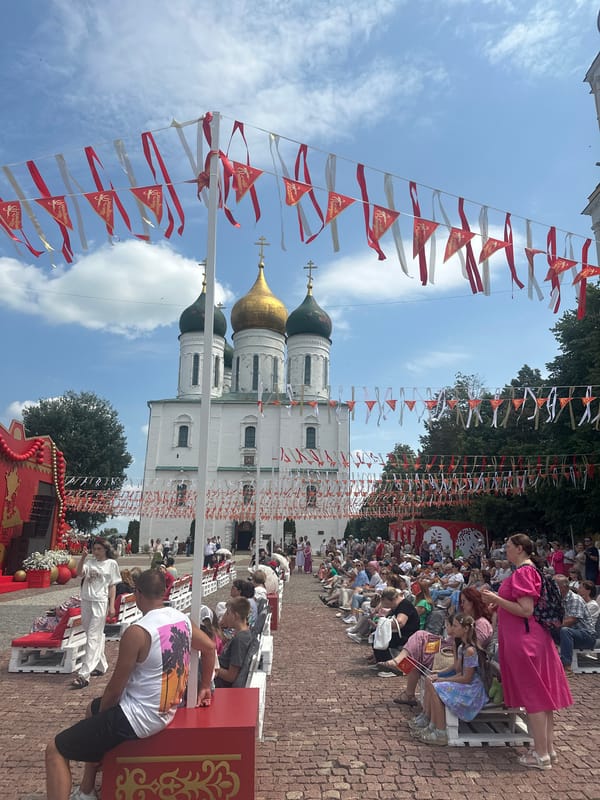 Folk festival at Kolomna Kremlin with music and wreath-making