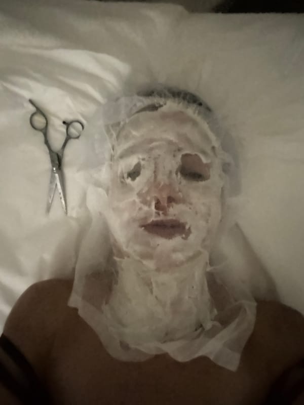 Person with face mask lies on treatment table in Torres Vedras