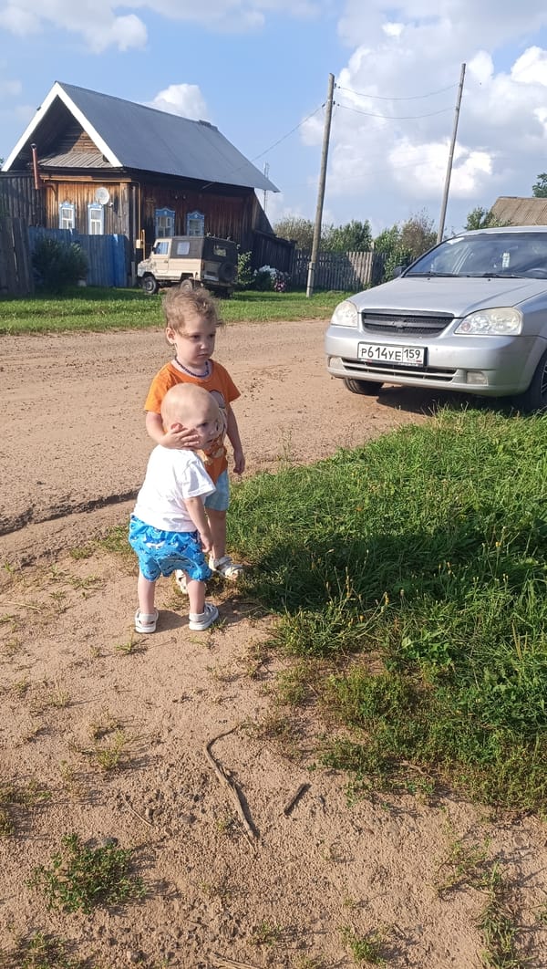 Casual afternoon pause in rural Karsha, Russia