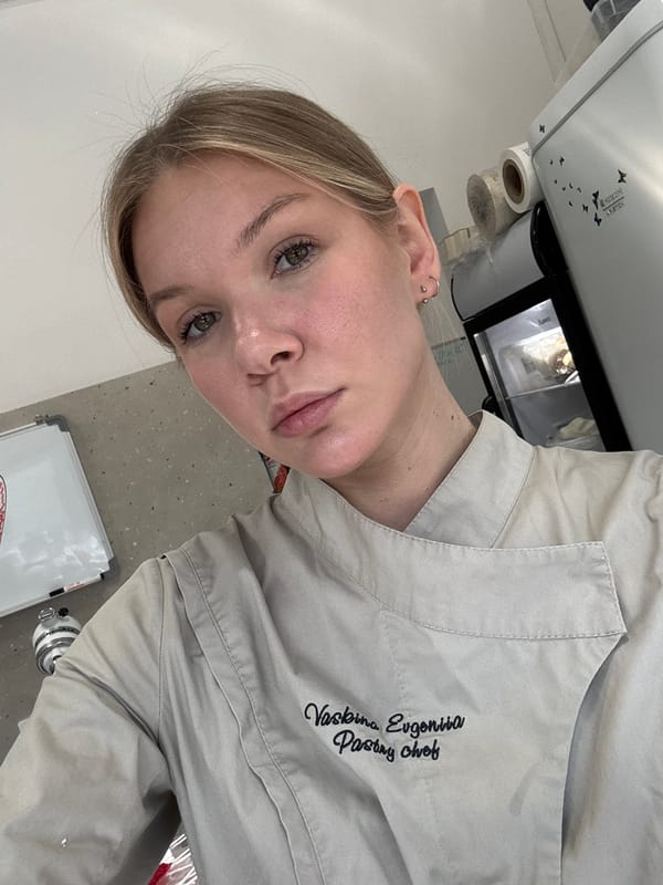 Pastry chef and rooster lollipops spotted in Perm bakery