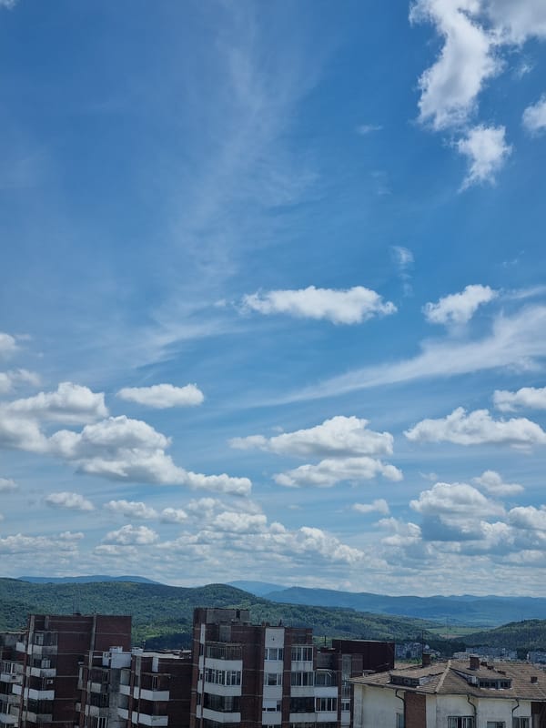 Clear Morning Views Captured Across Veliko Tarnovo Streets