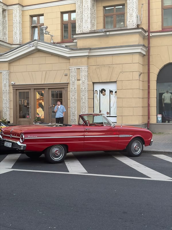Minsk on a summer evening: architecture, skyline, and street scenes