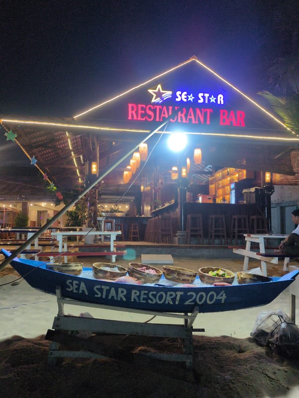 Evening beach scenes documented at Phú Quốc tourist area