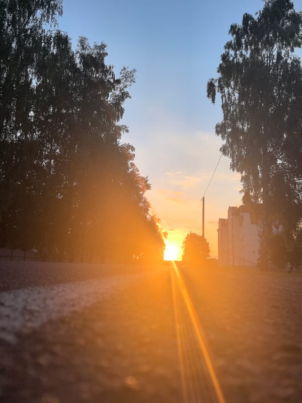 Lakeside and road scenes in Parechcha at golden hour