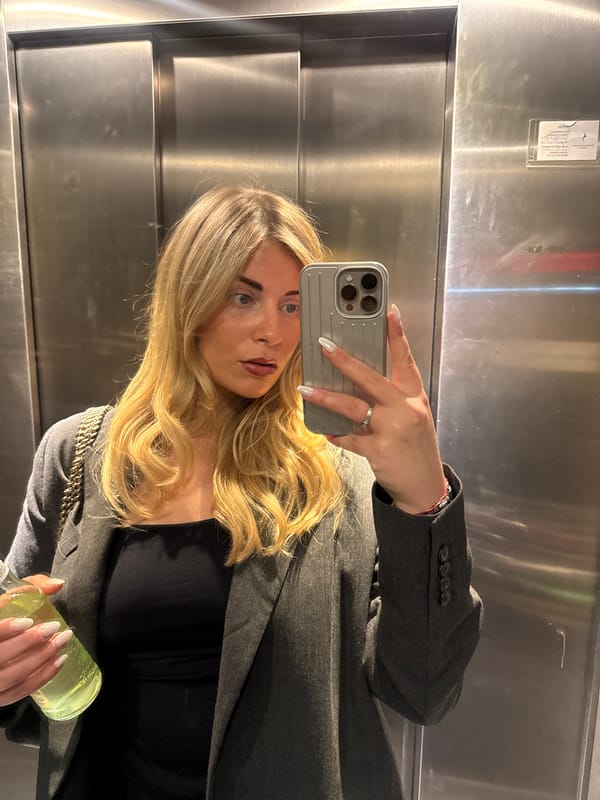 Woman Takes Elevator Selfies With Ginger Ale in Paris