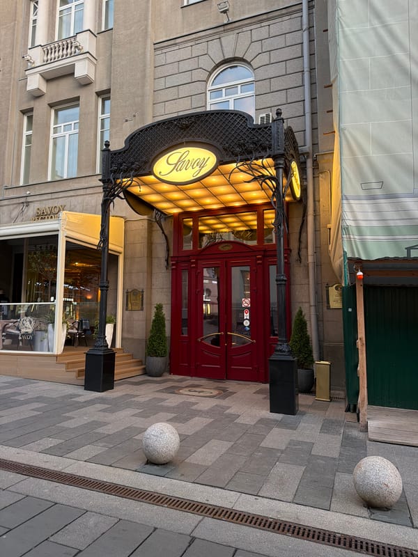 Evening dining and street scenes around central Moscow