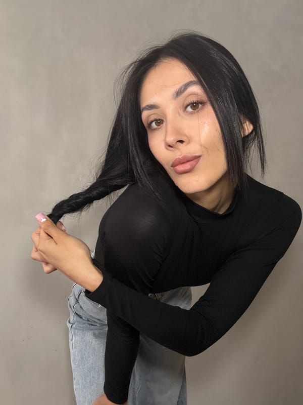 Woman poses for photos with Sphynx cat in Votkinsk