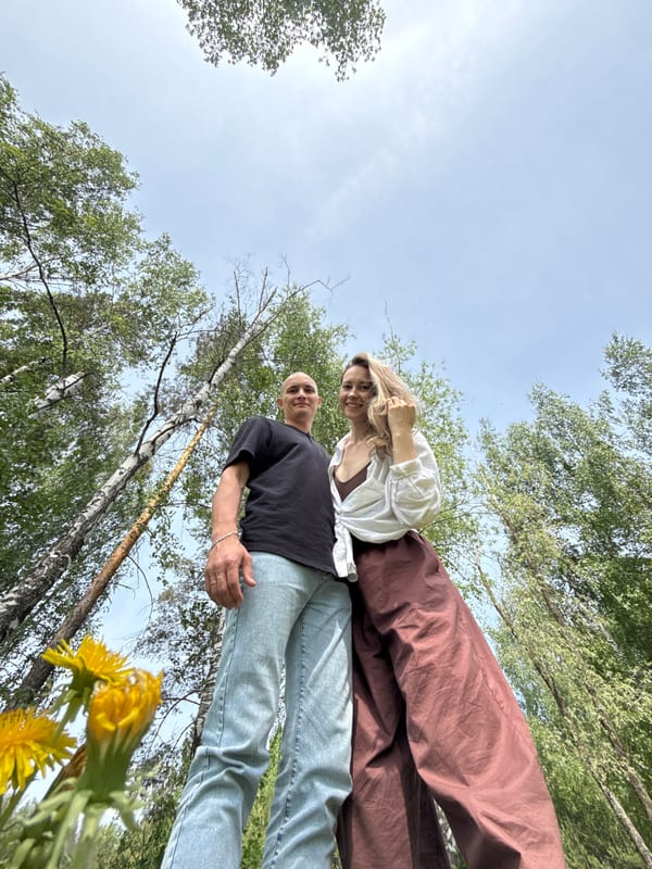 Couple's morning photo session captured in Noviy park