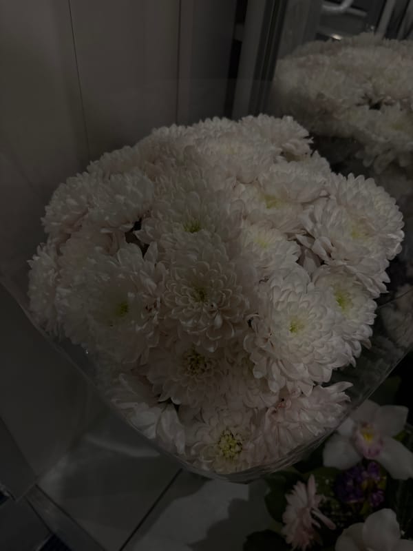 White chrysanthemum bouquet documented in Simferopol