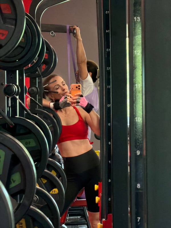 Gym selfie in Birobidzhan, Russia, workout gear on.