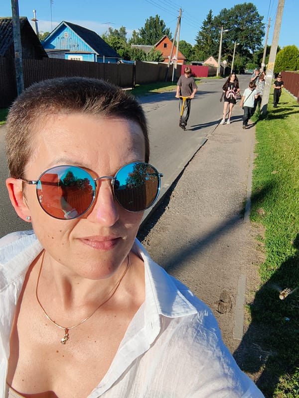 Sunny afternoon stroll through a quiet Fanipal neighborhood