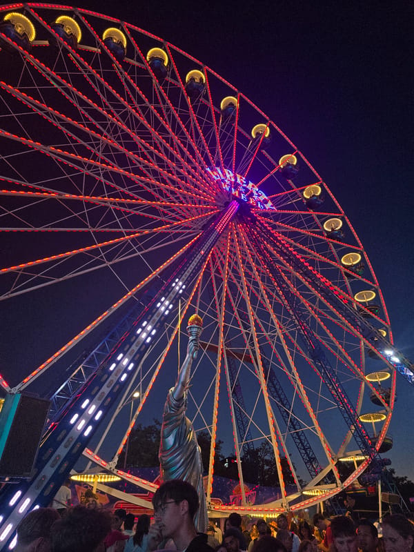 Wiesbaden funfair lights up the night