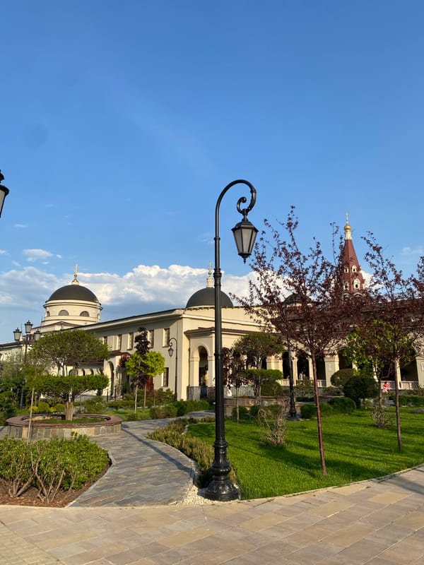 Tourist documents 10-minute walking tour of central Yekaterinburg landmarks