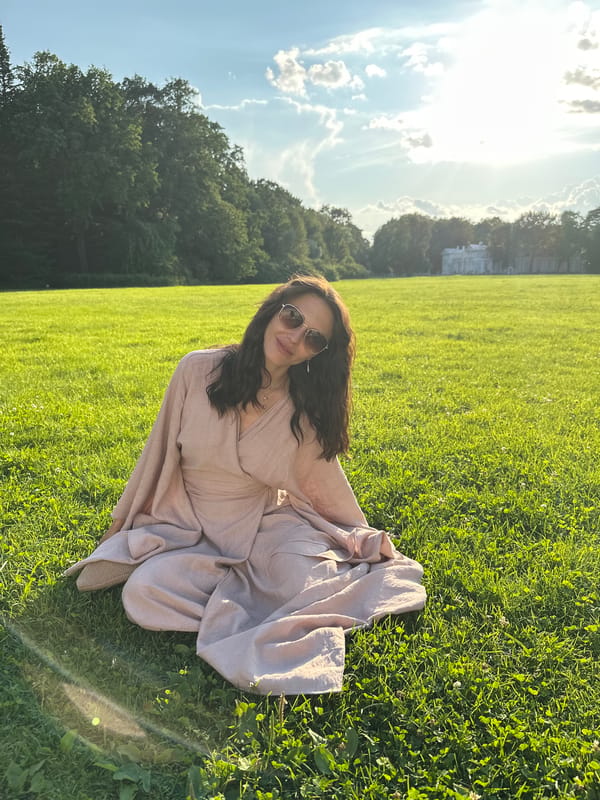 Afternoon poses on a green lawn, Saint Petersburg