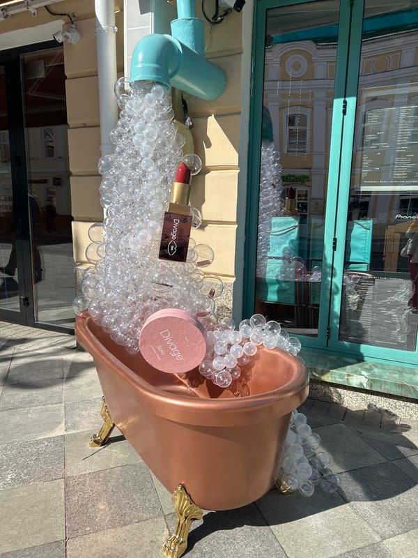 Rose gold bathtub advertisement spotted on Moscow sidewalk