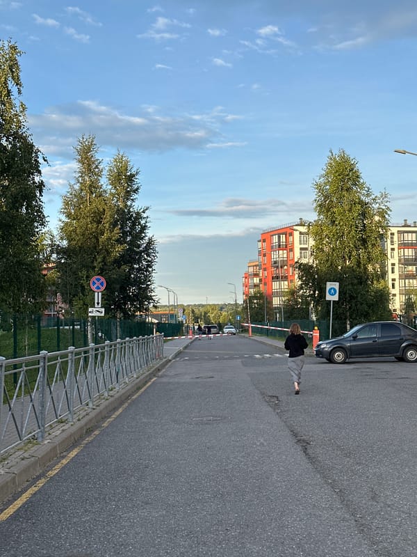 Afternoon snapshots on a Vsevolozhsk residential street
