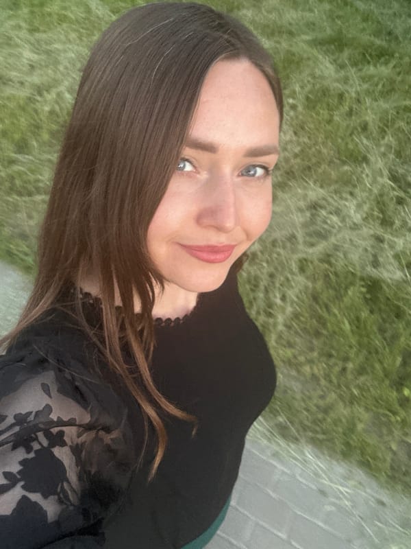 Afternoon selfie session in a Bila Tserkva park, black cat included